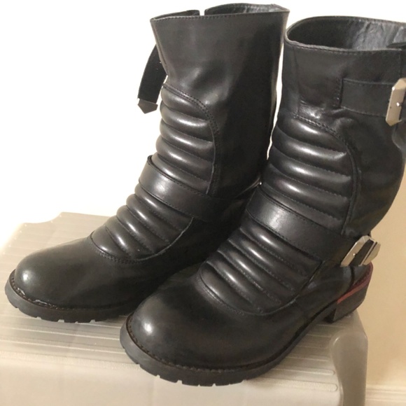 Boot - Picture 2 of 2